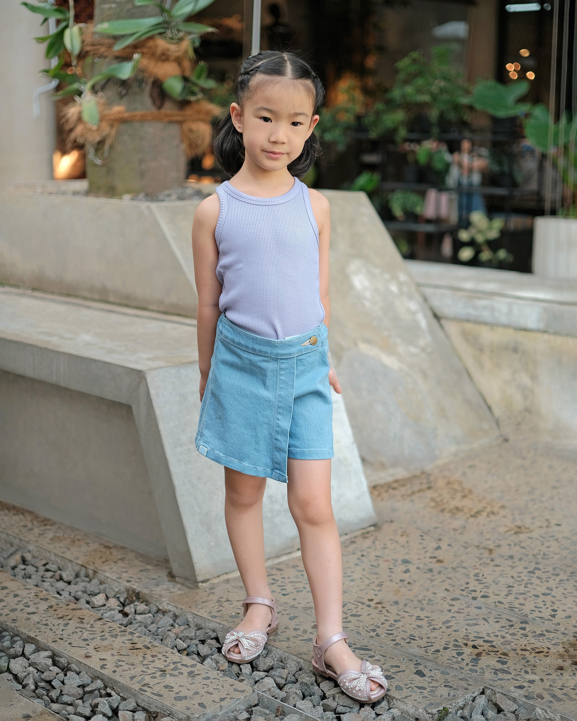 LISA SKORT JEANS IN LIGHT DENIM