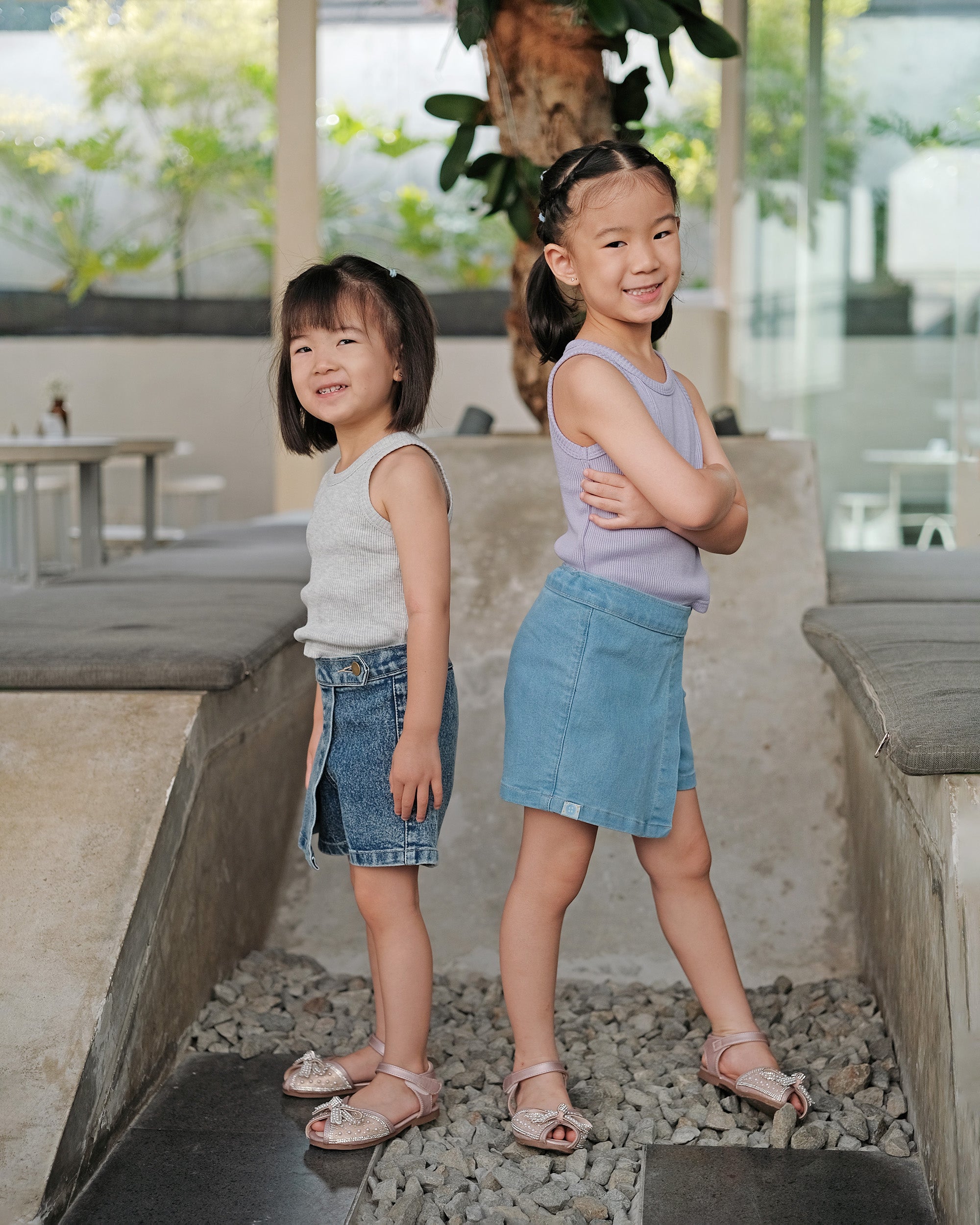 LISA SKORT JEANS IN LIGHT DENIM