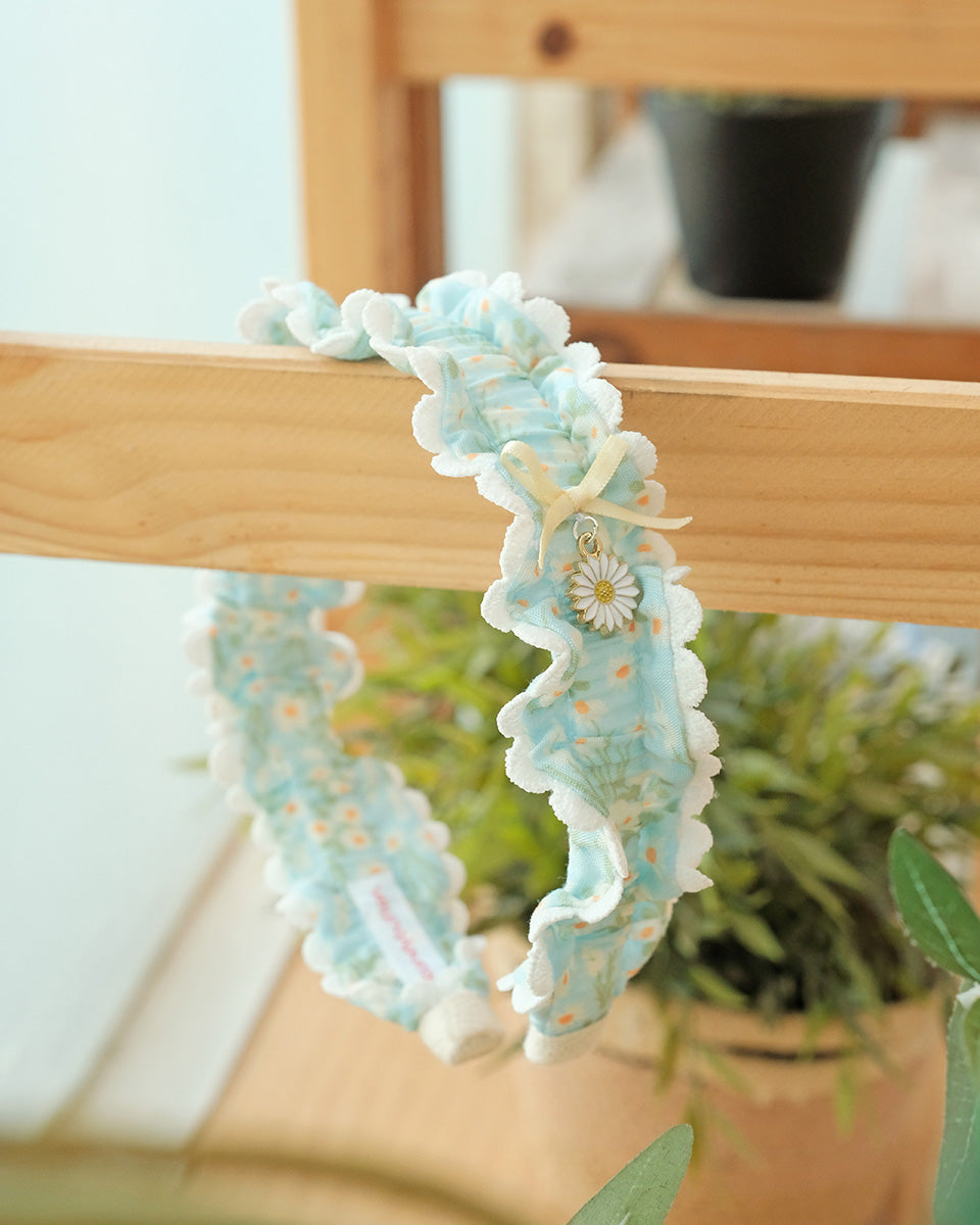 Ruffles Headband in Daisy