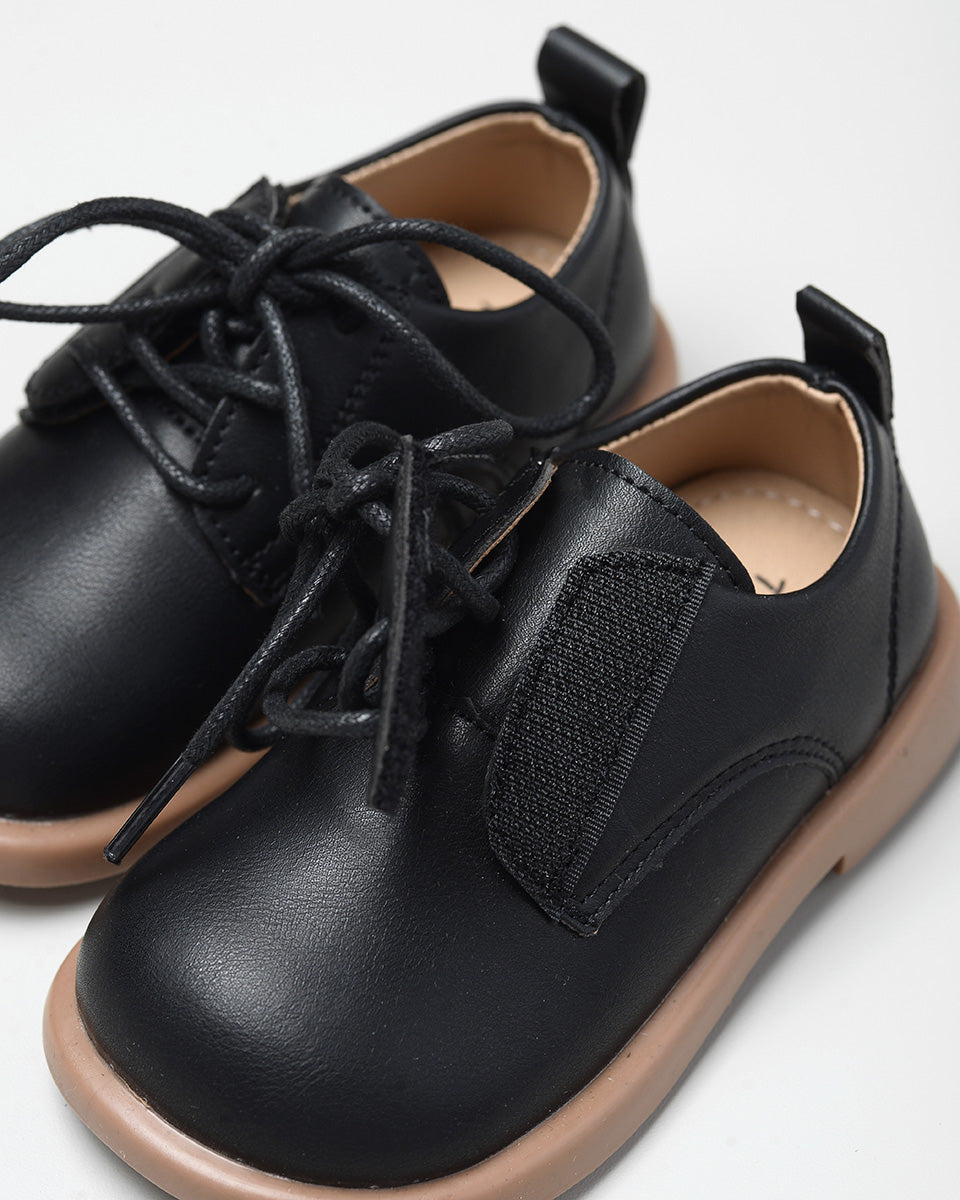 Raison Oxford Shoes in Black