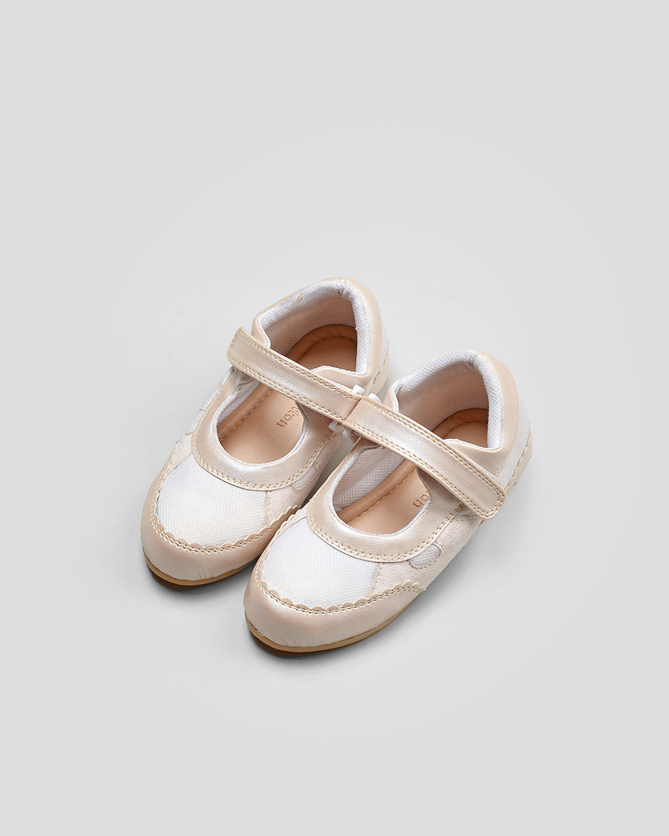 Dynamic Sneakers in Cream