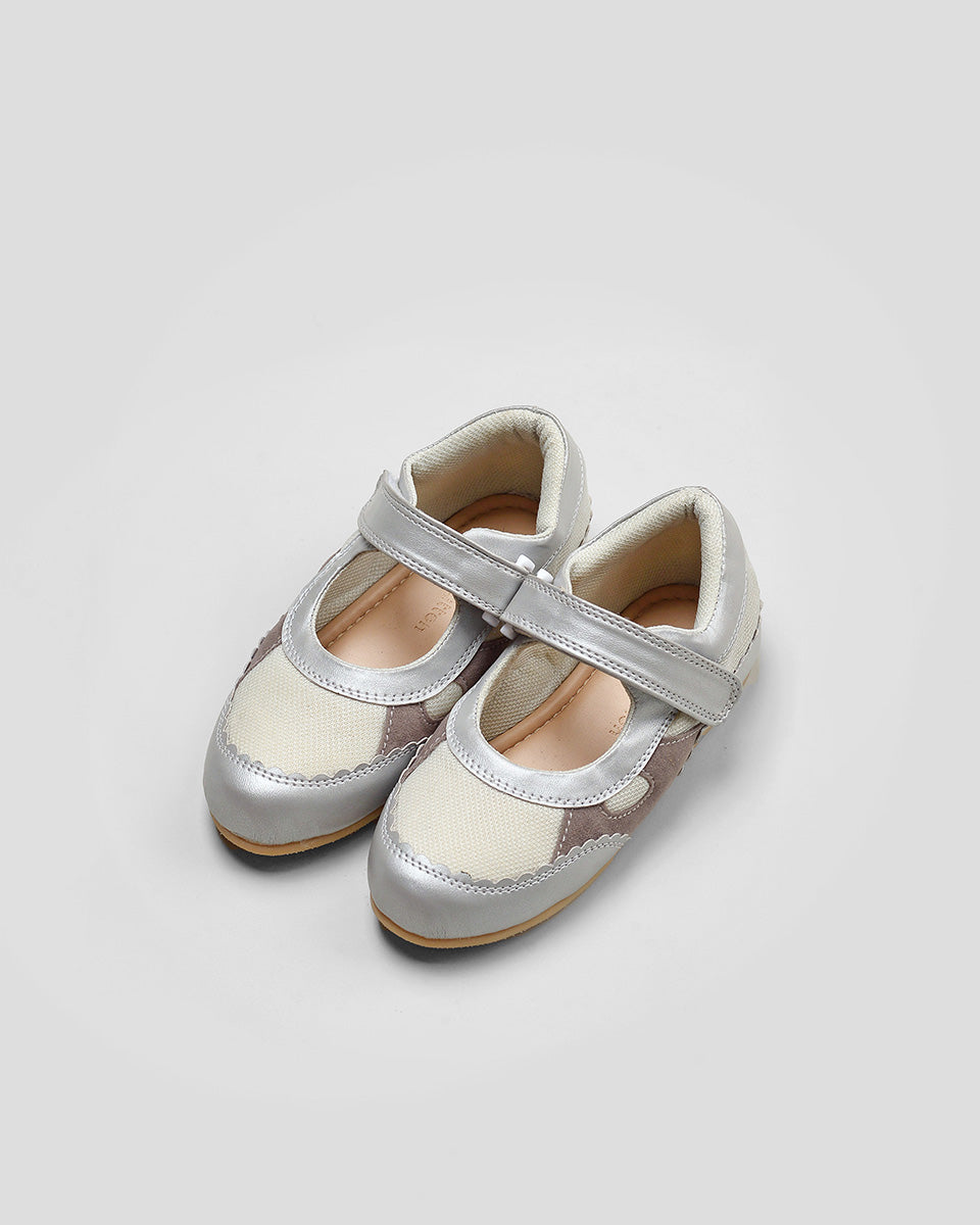 Dynamic Sneakers in Grey