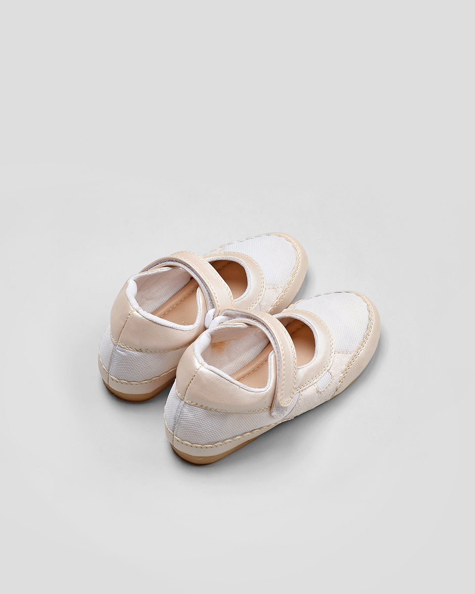 Dynamic Sneakers in Cream