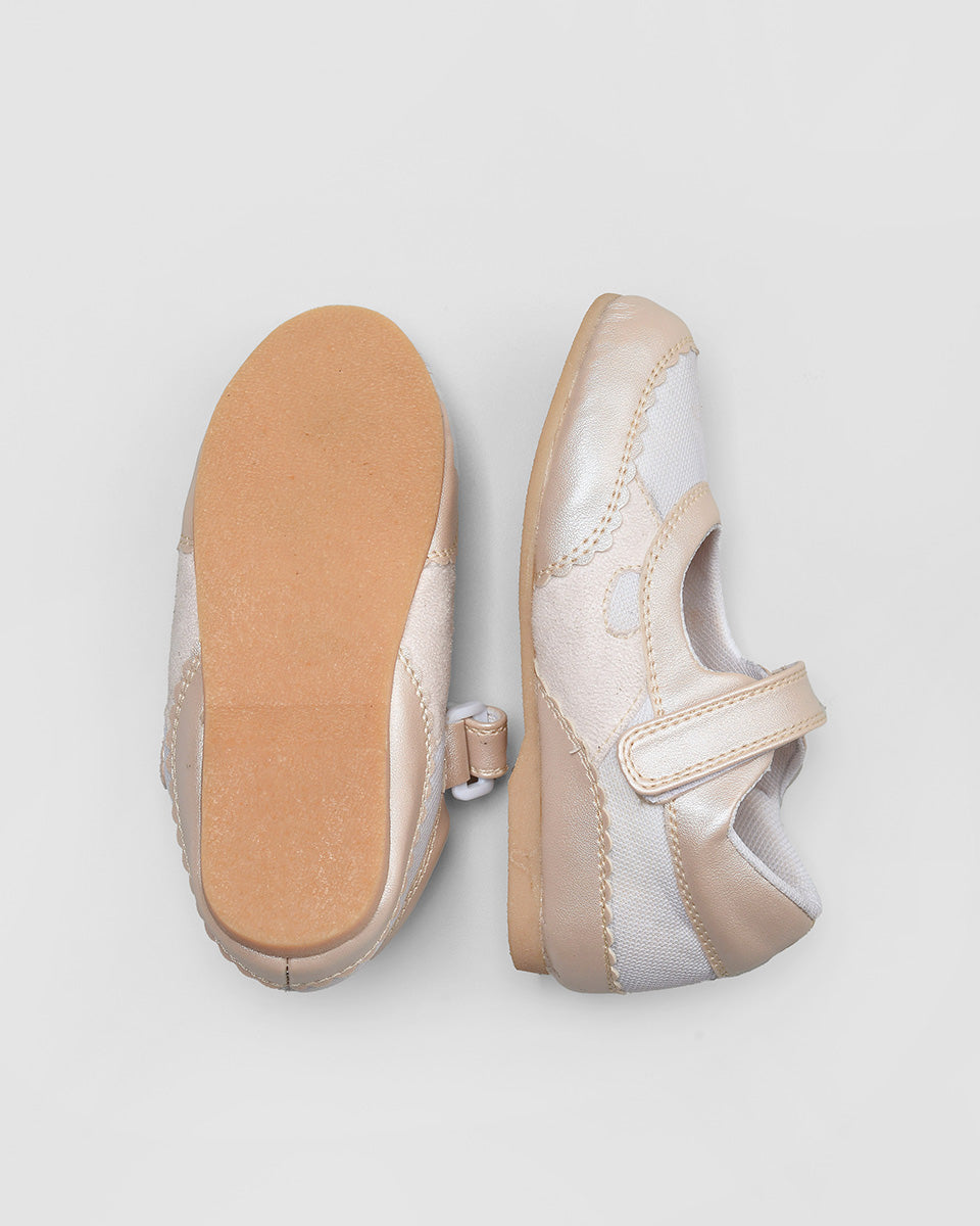 Dynamic Sneakers in Cream