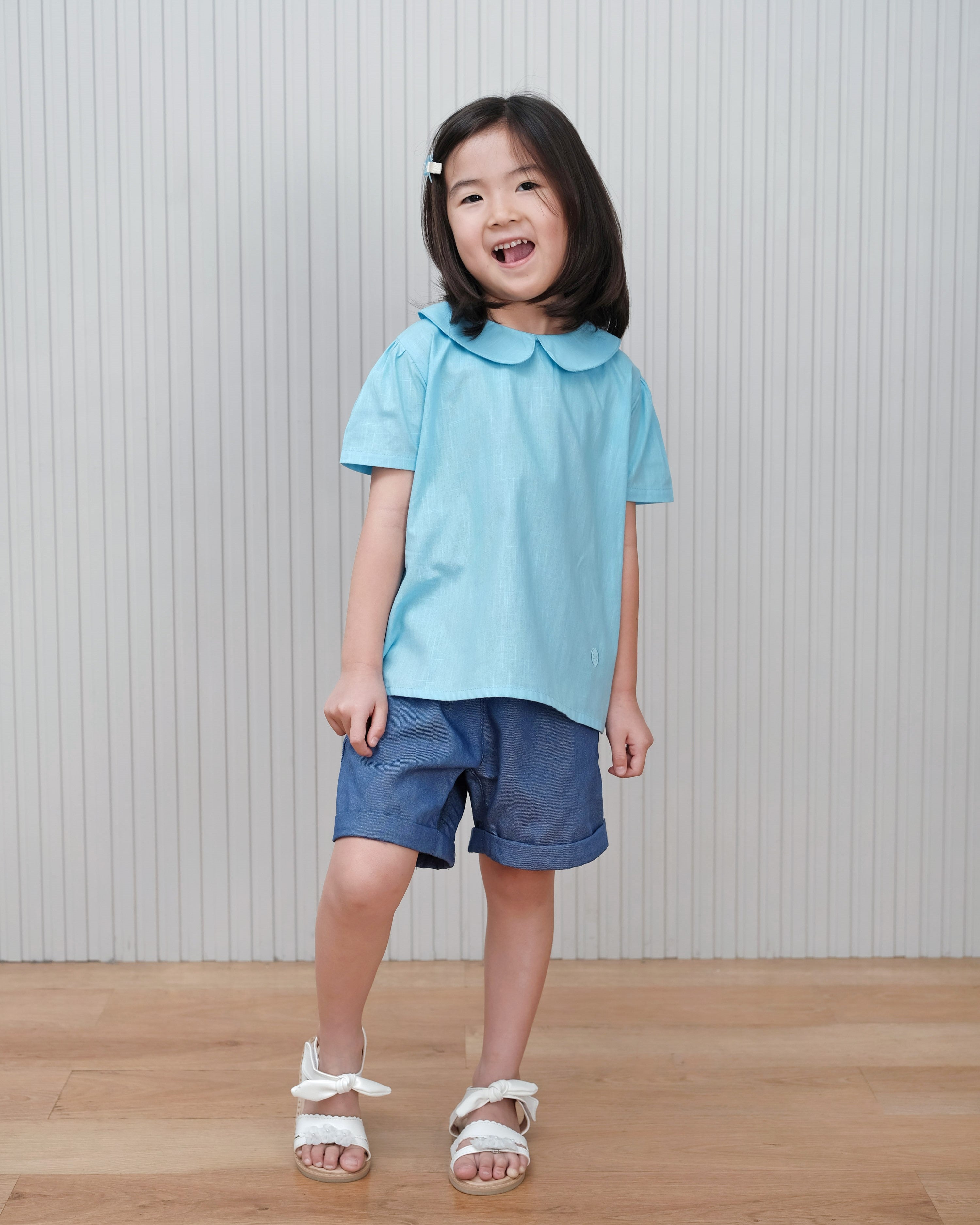 Basic : Peterpan Collar Top in Blue