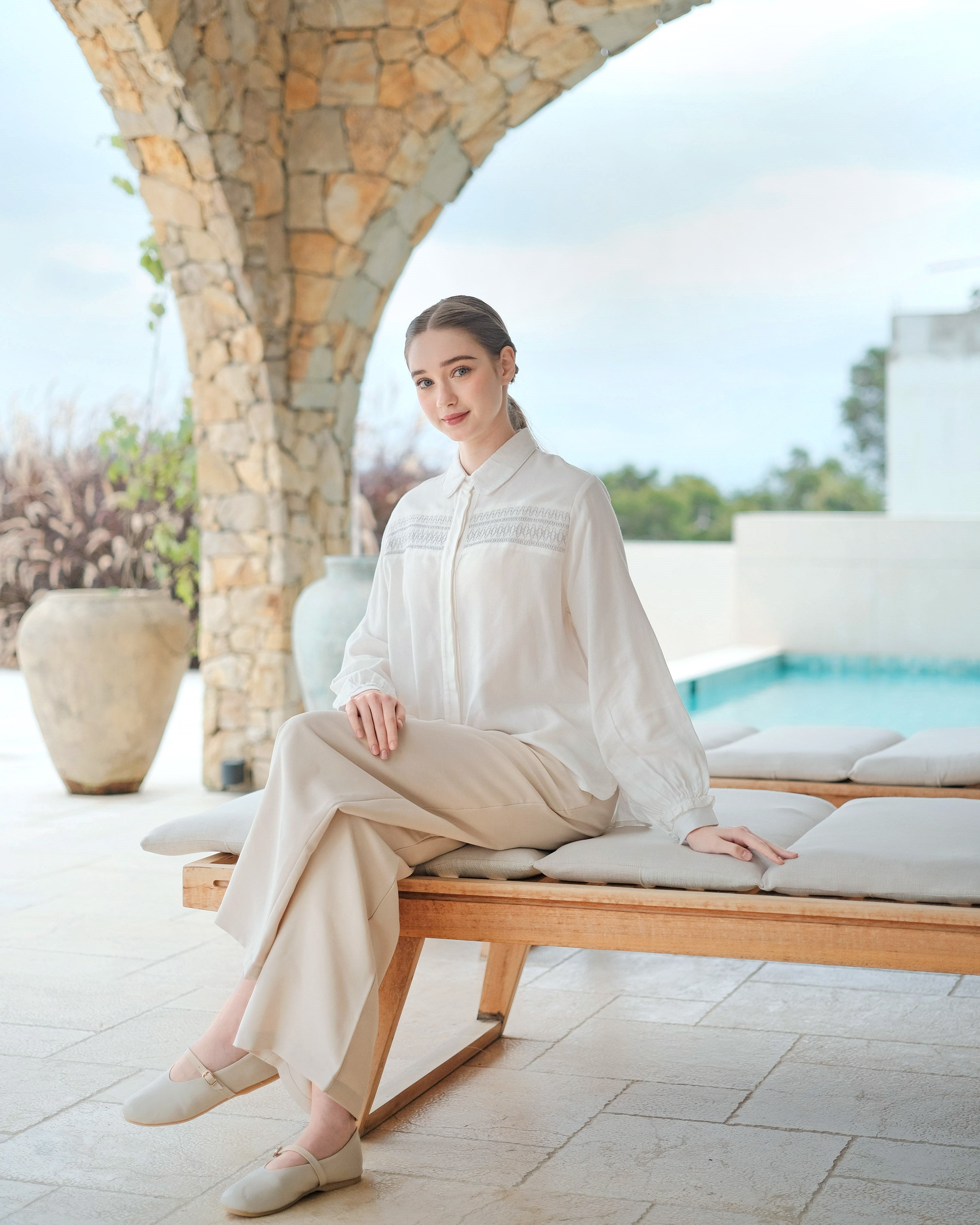 Lady Zeya Smock Blouse in Broken White