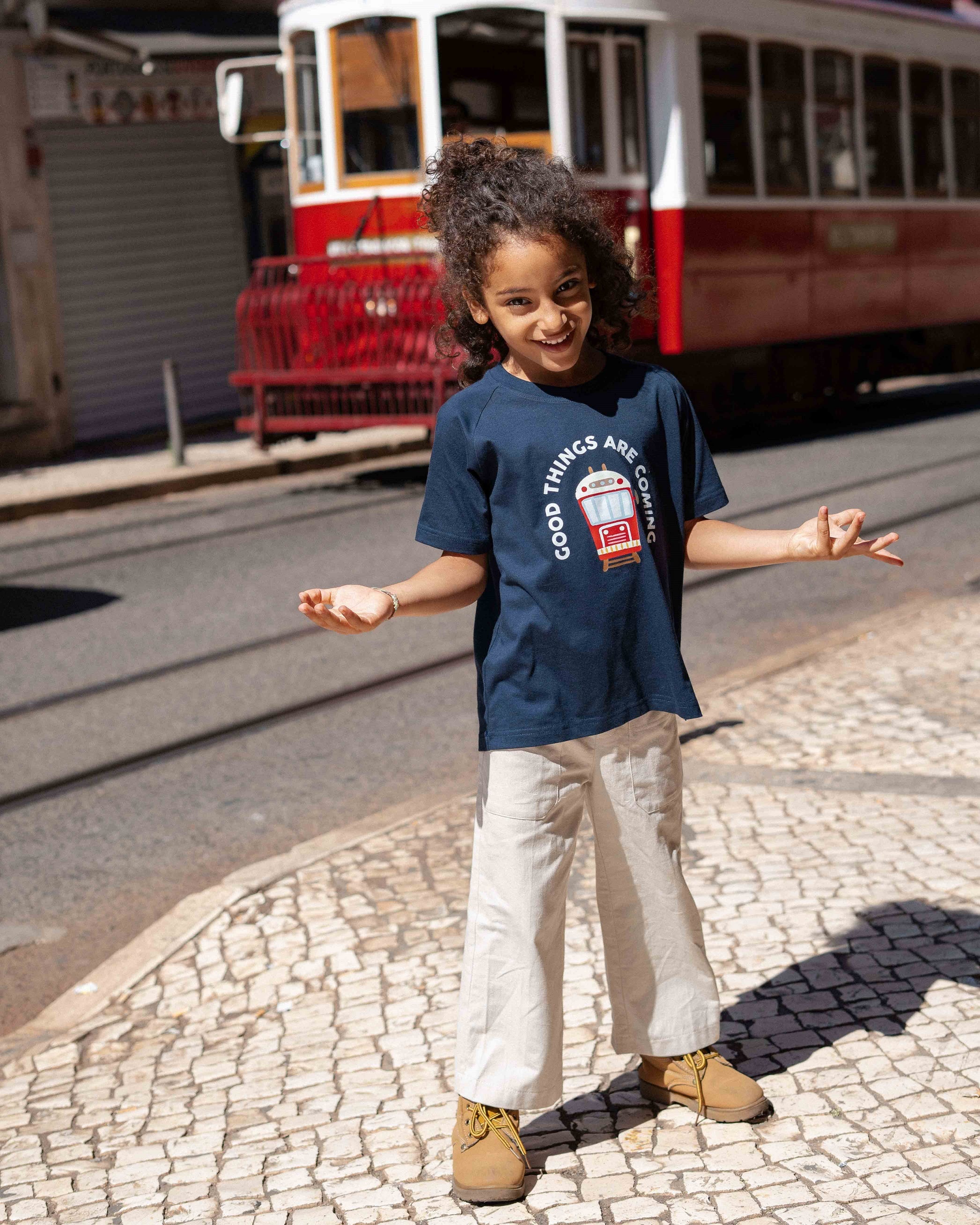 T-shirt : Good Things Are Coming in Navy