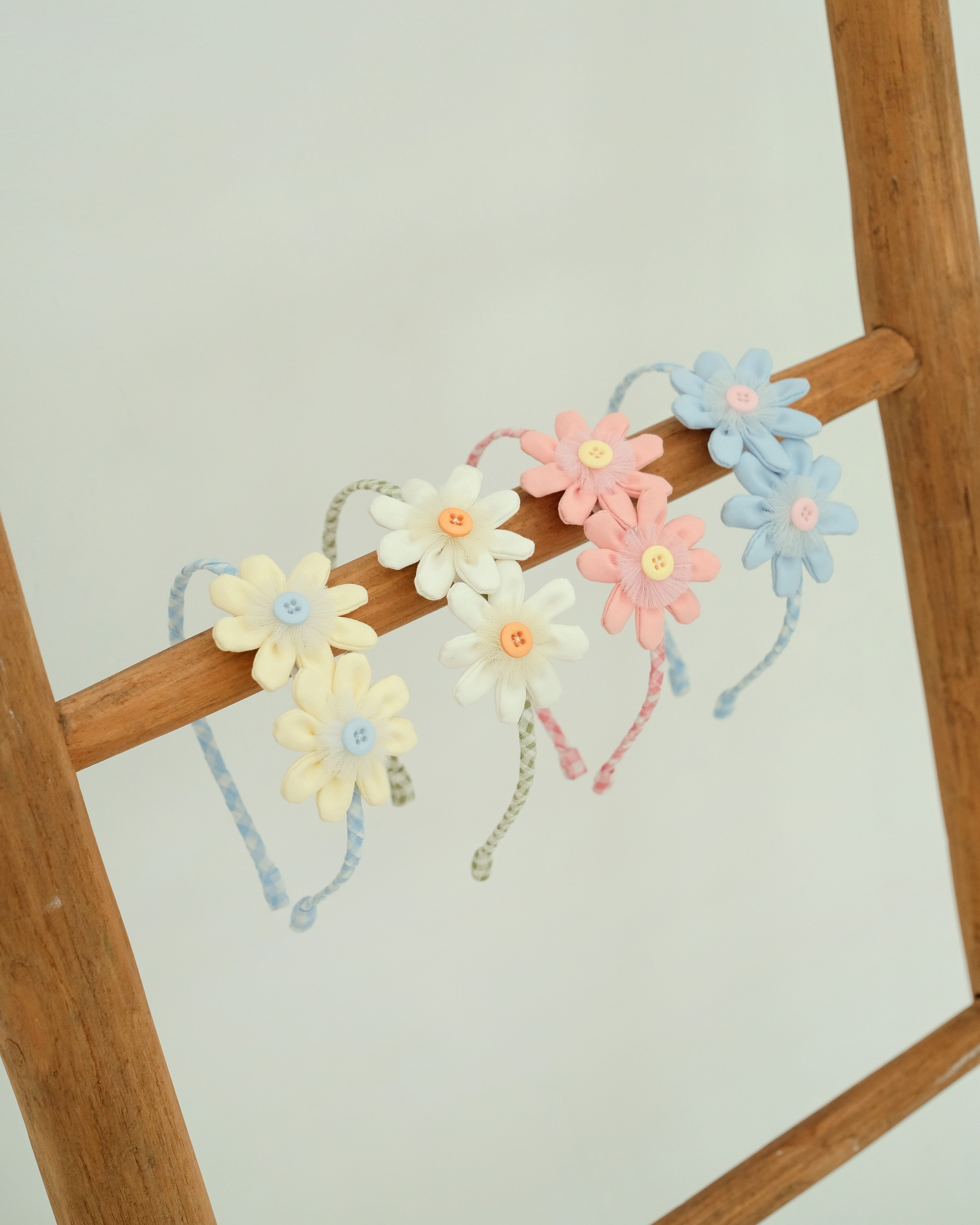 Daisy Flower in Pastel Yellow