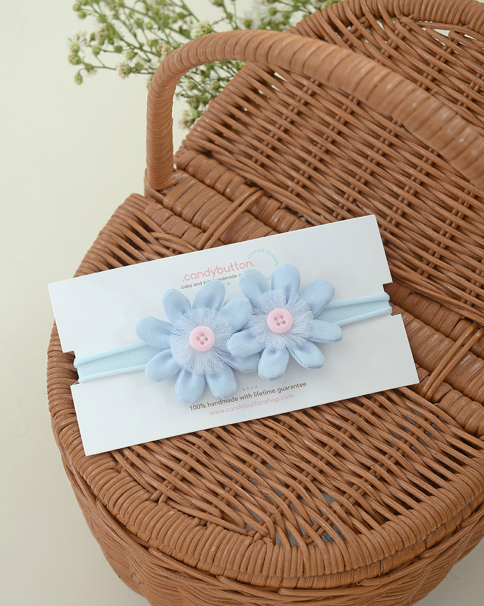 Daisy Flower in Light Blue