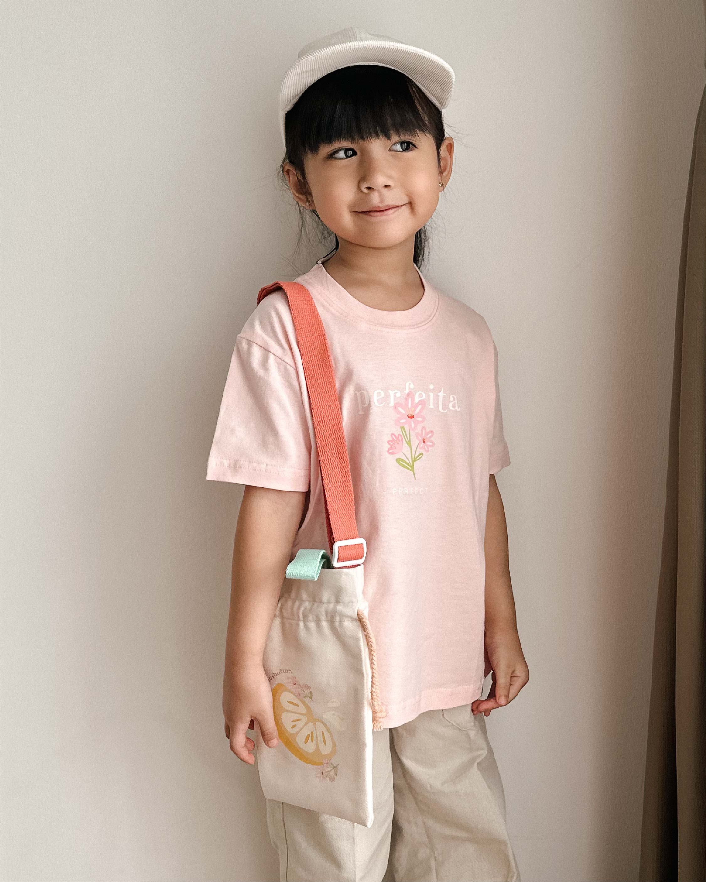 T-shirt : Perfeita Girl in Peach