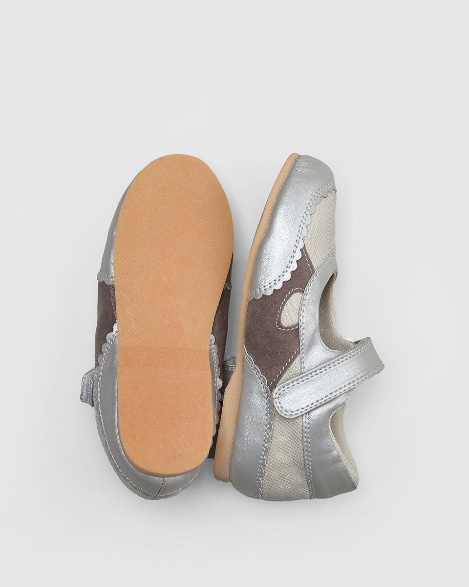 Dynamic Sneakers in Grey