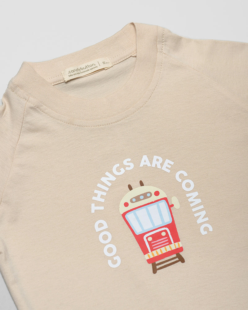 T-shirt : Good Things Are Coming in Cream