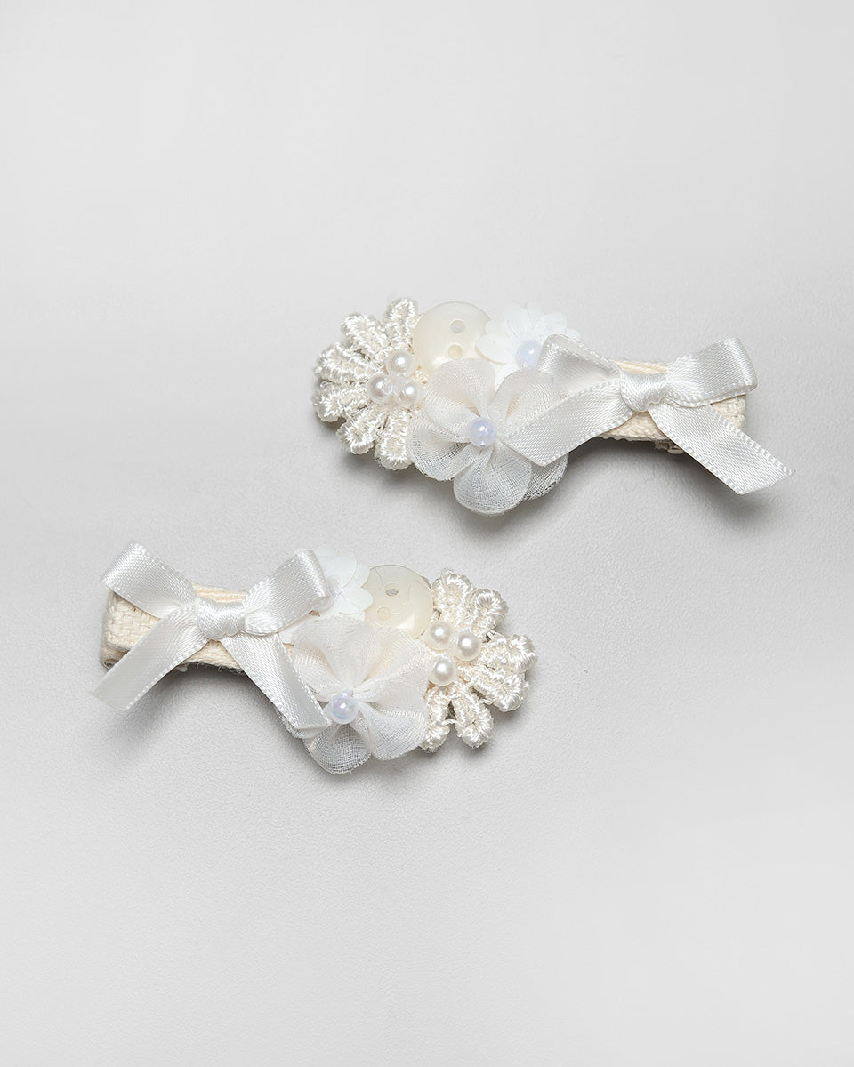 Berry Bonita Hairpin in White
