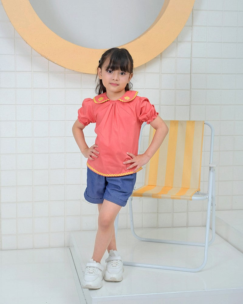 Nami Peterpan Collar Blouse in Coral