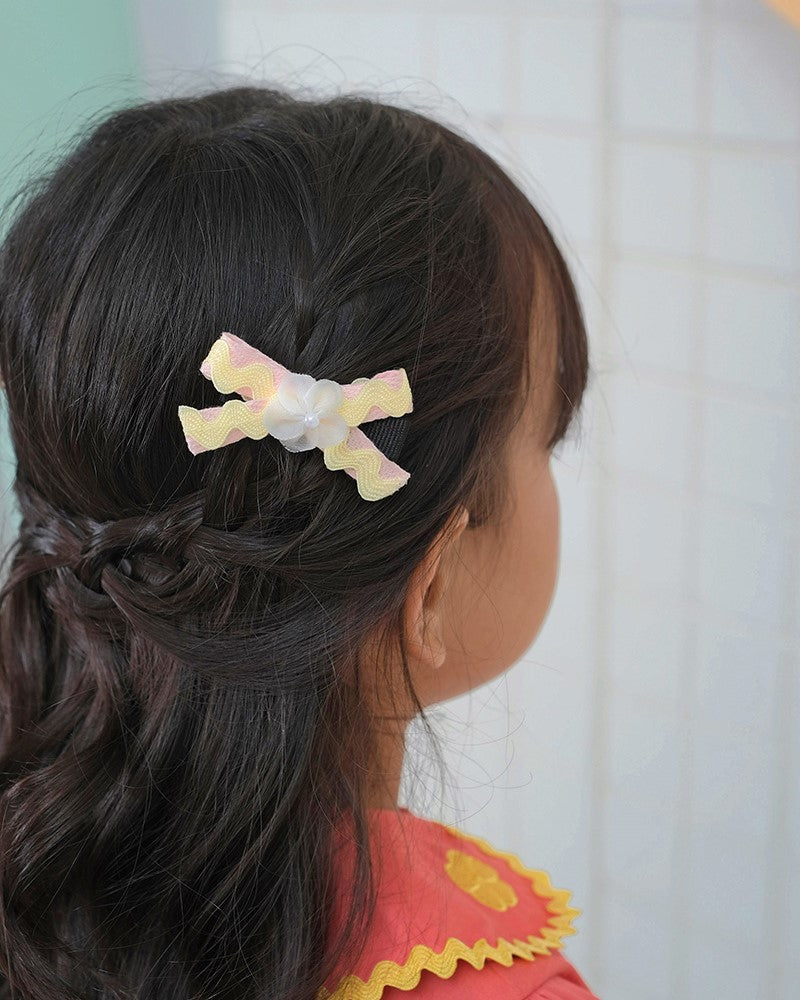 Ariel Bow Hairpin in Yellow