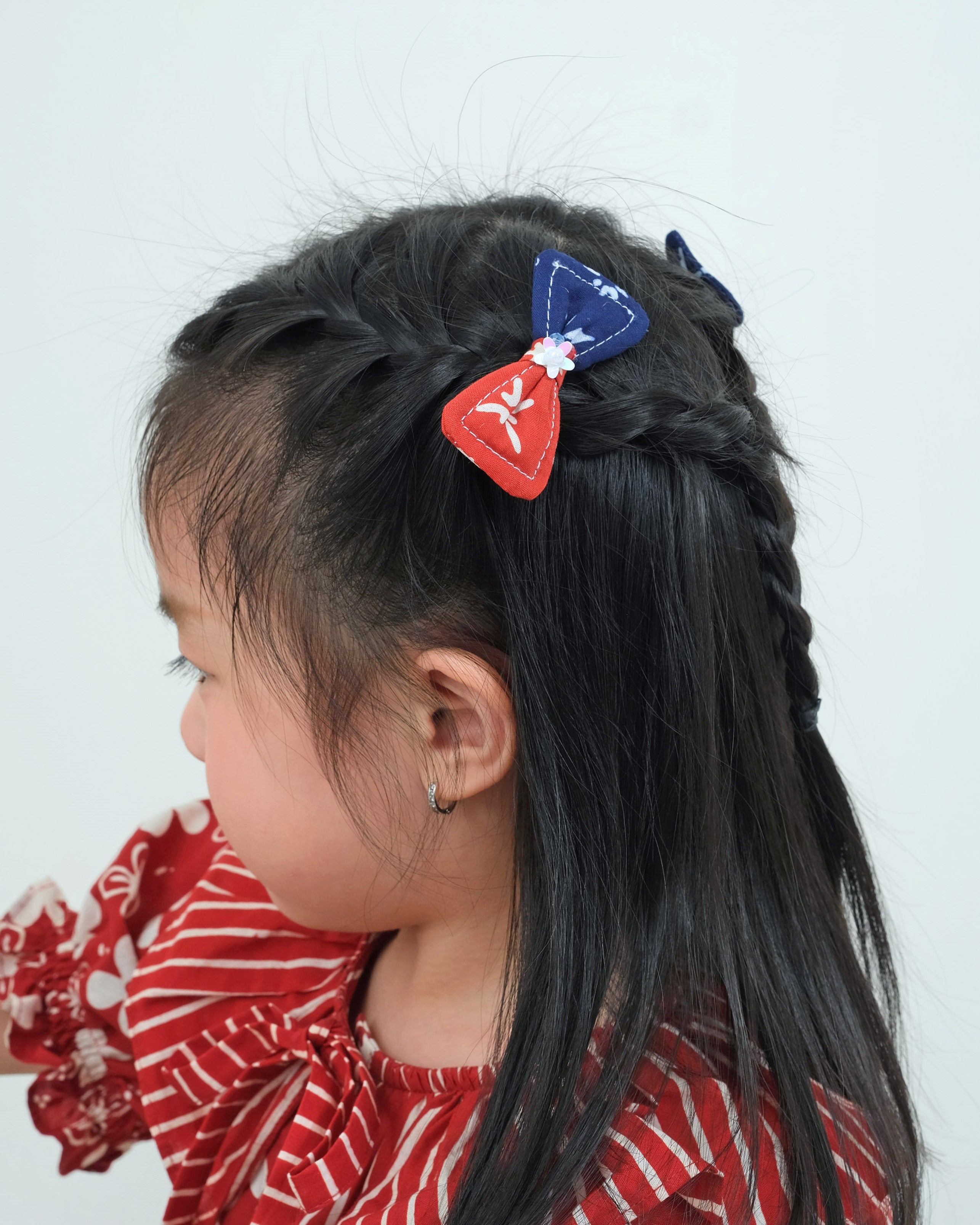 Girang Bow Hairpin in Navy-Red
