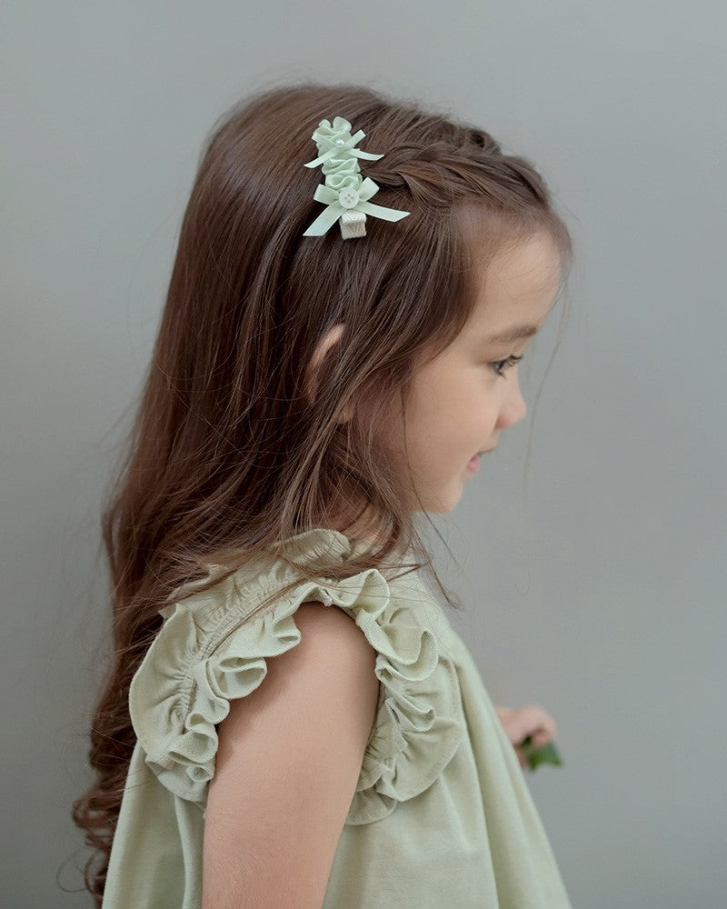 Frosty Swirl Ruffle Hairpin in Green