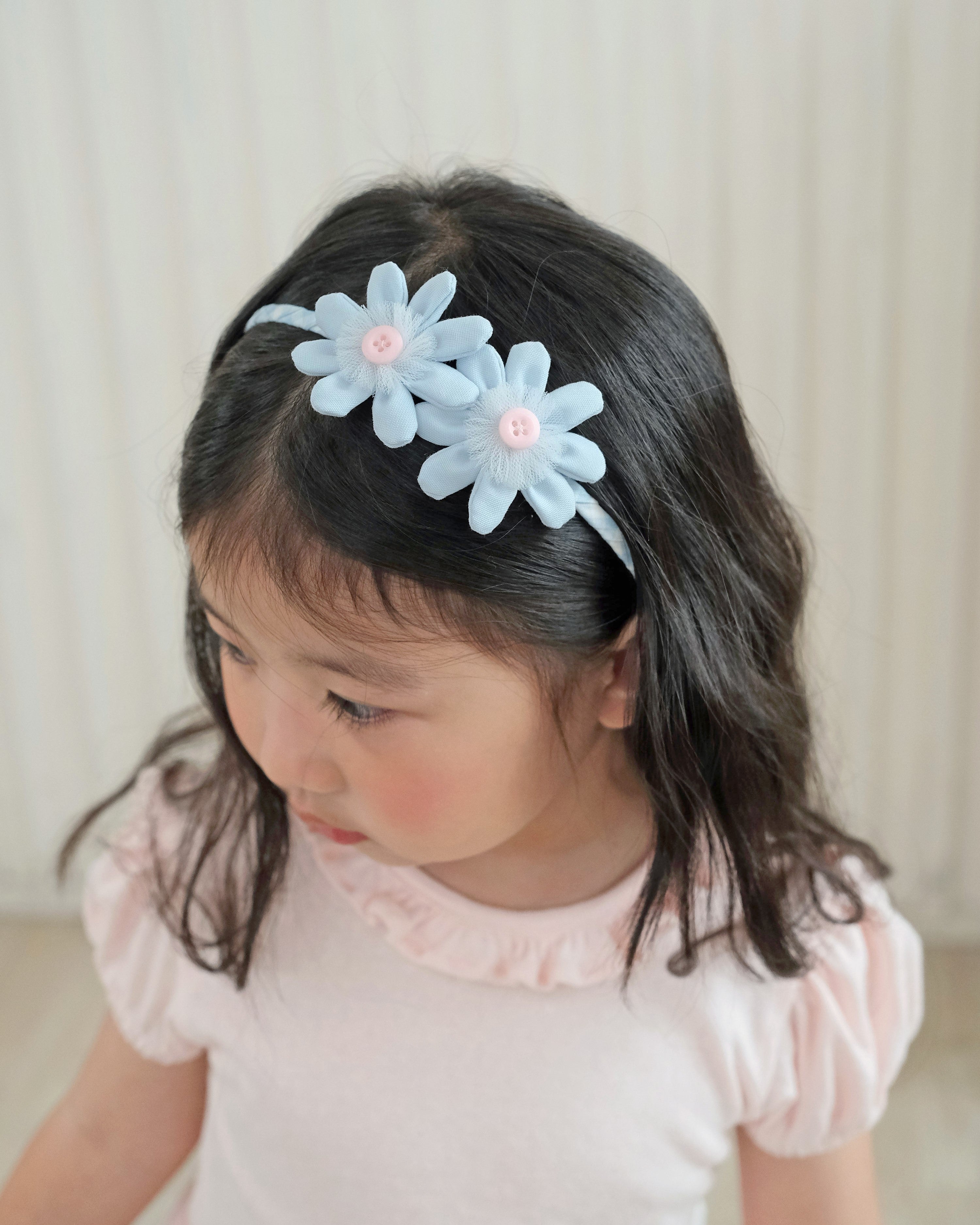 Daisy Flower in Light Blue