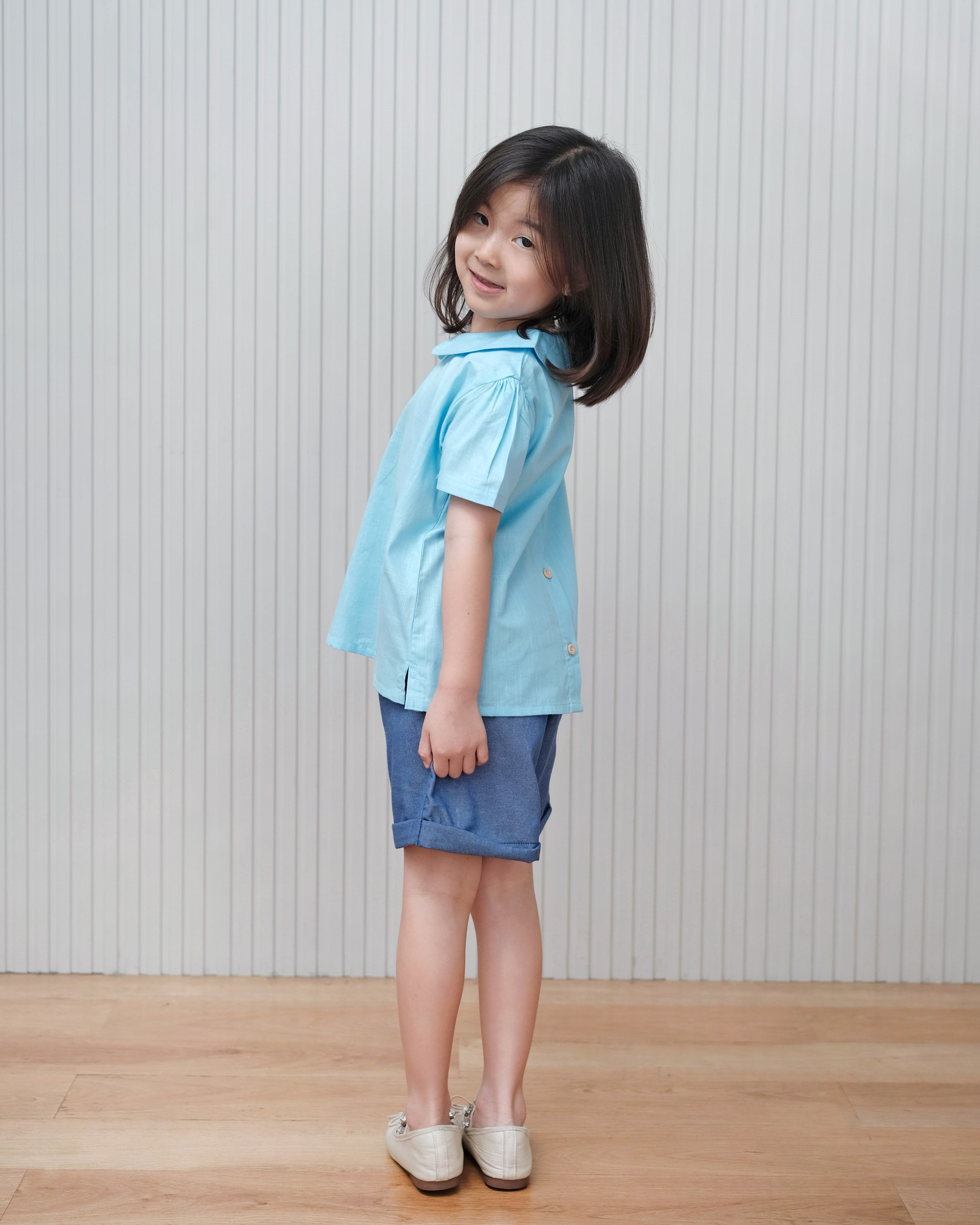 Basic : Peterpan Collar Top in Blue