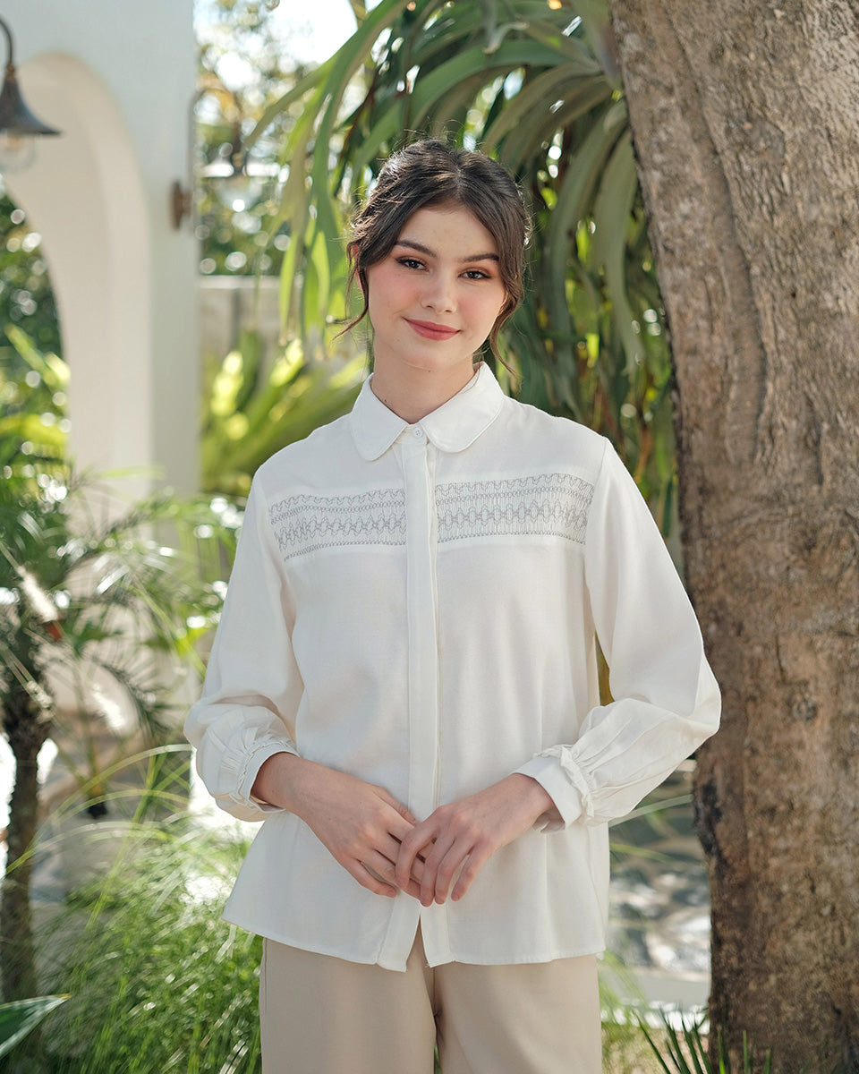 Lady Zeya Smock Blouse in Broken White