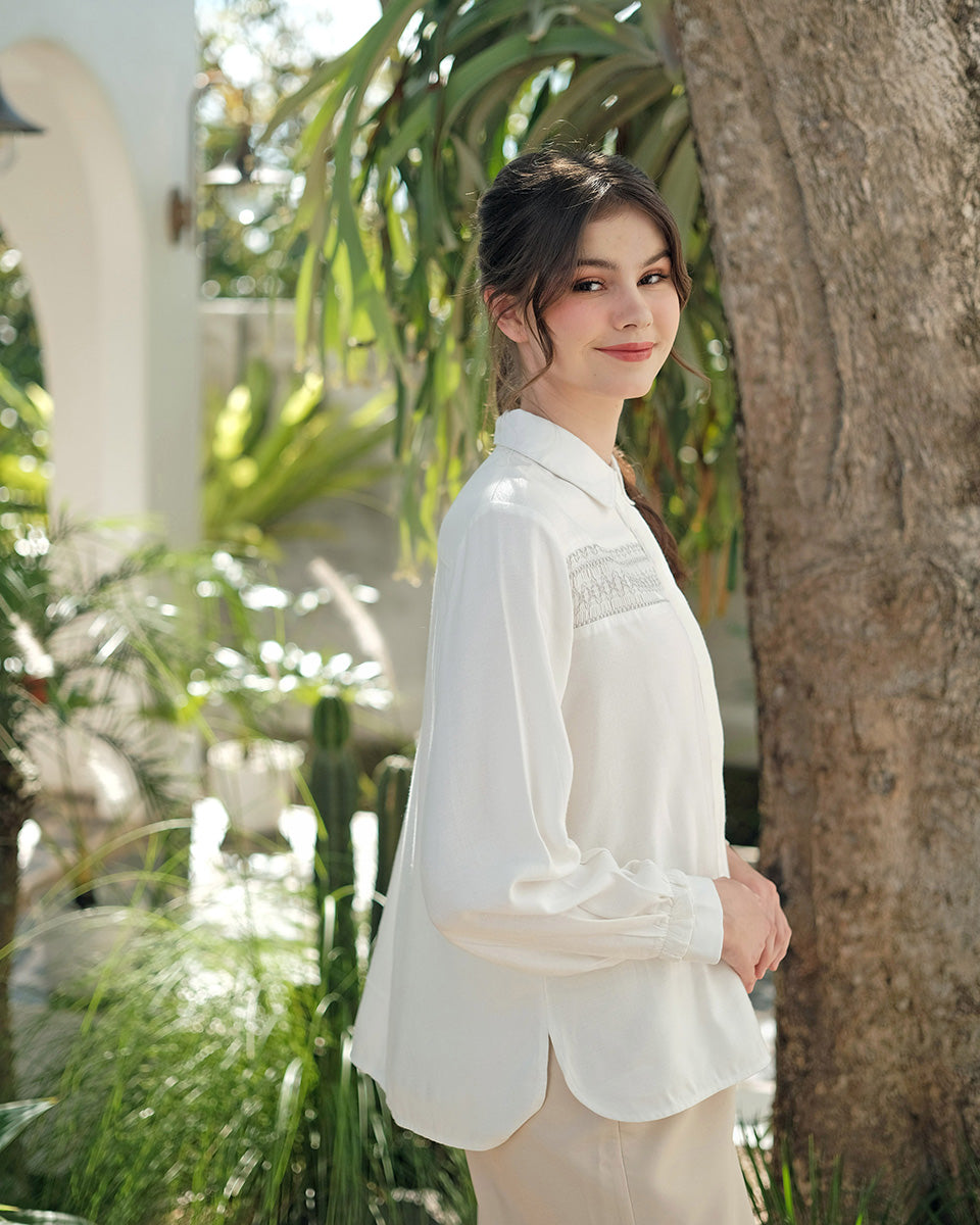 Lady Zeya Smock Blouse in Broken White