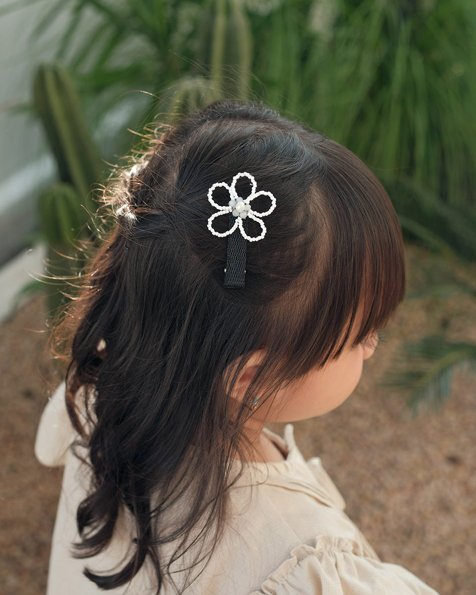 Dalia Hairpin in White